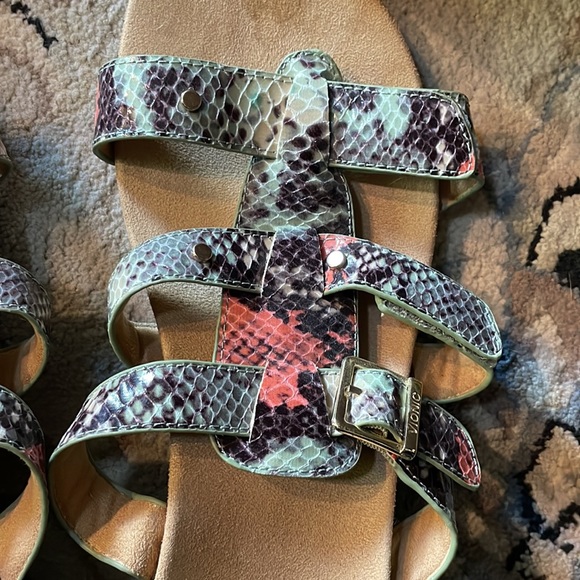 Women’s Vionic Sandels. Size 11. Multicolored snake skin. - Picture 2 of 9